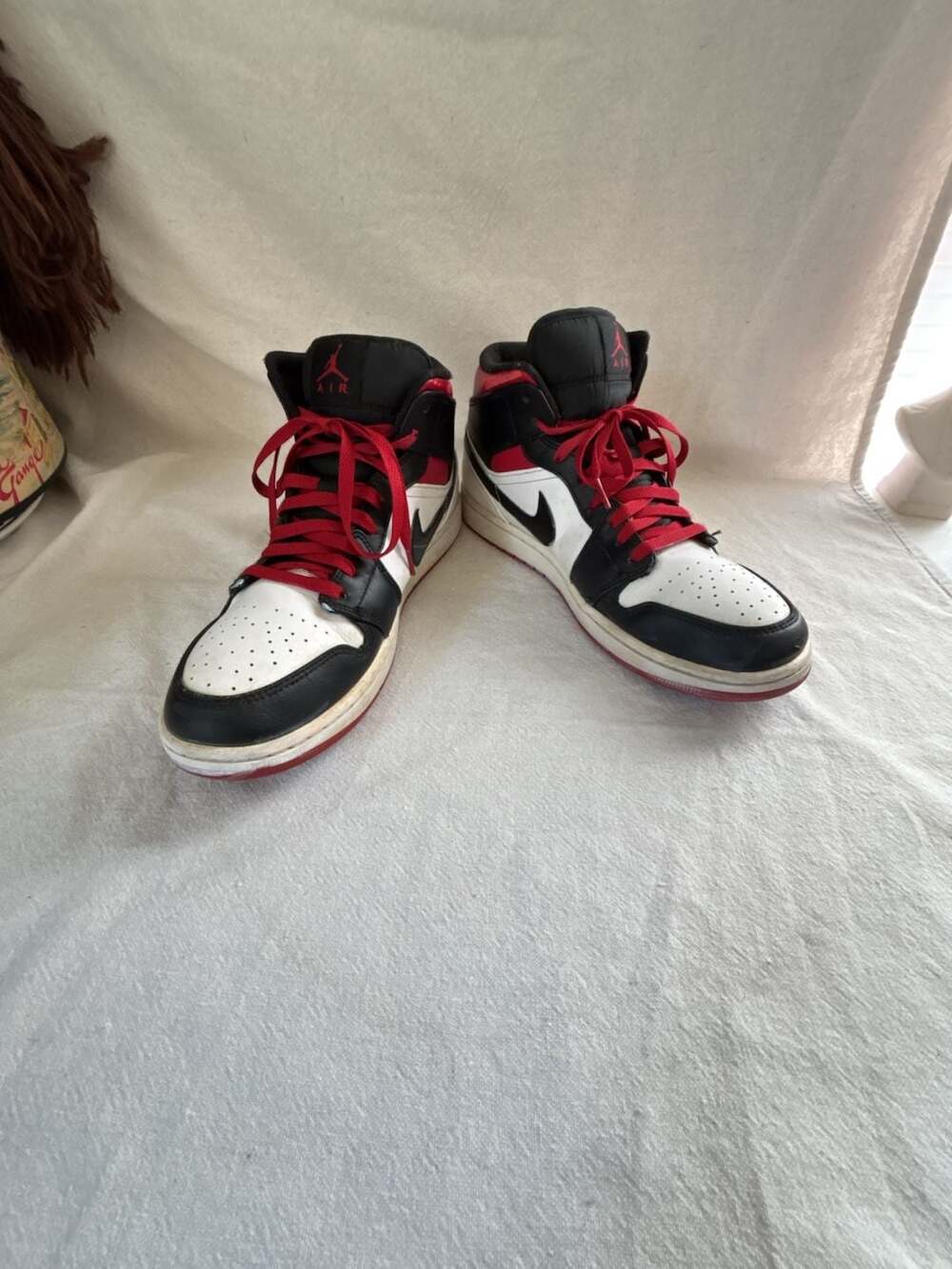 Air Jordan 1 Mid White Gym Red Black